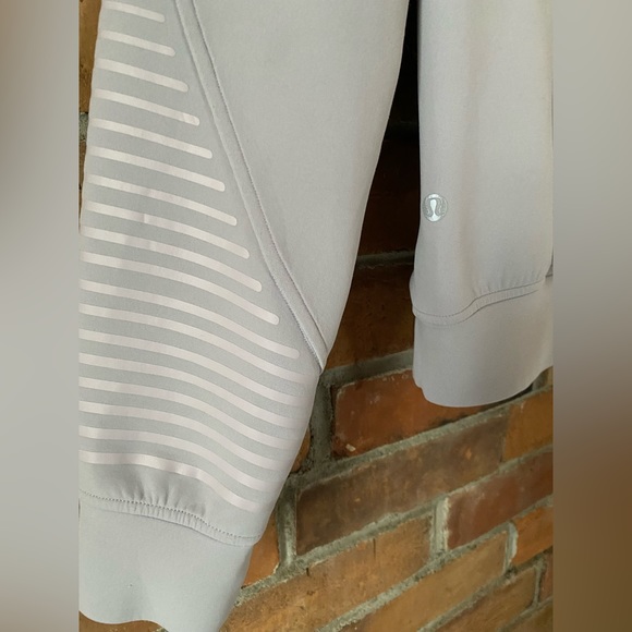 LULULEMON city sweat crew spacer iced iris light purple size 4 - Picture 8 of 9